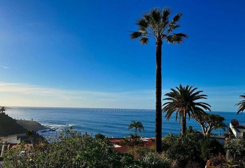 4 bedrooms House in Los Realejos, Spain No. 242689