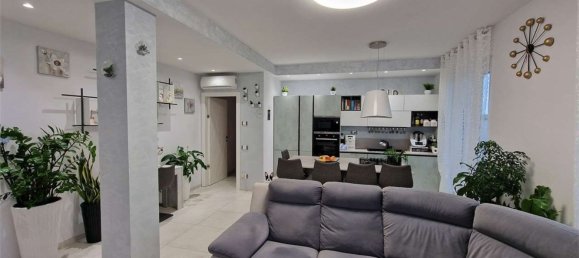 3 rooms Apartment in Como, Italy No. 5874 9