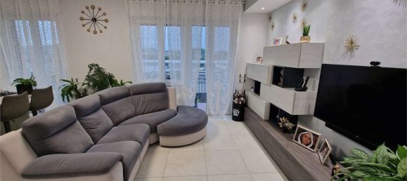 3 rooms Apartment in Como, Italy No. 5874 8