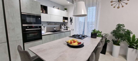 3 rooms Apartment in Como, Italy No. 5874 5