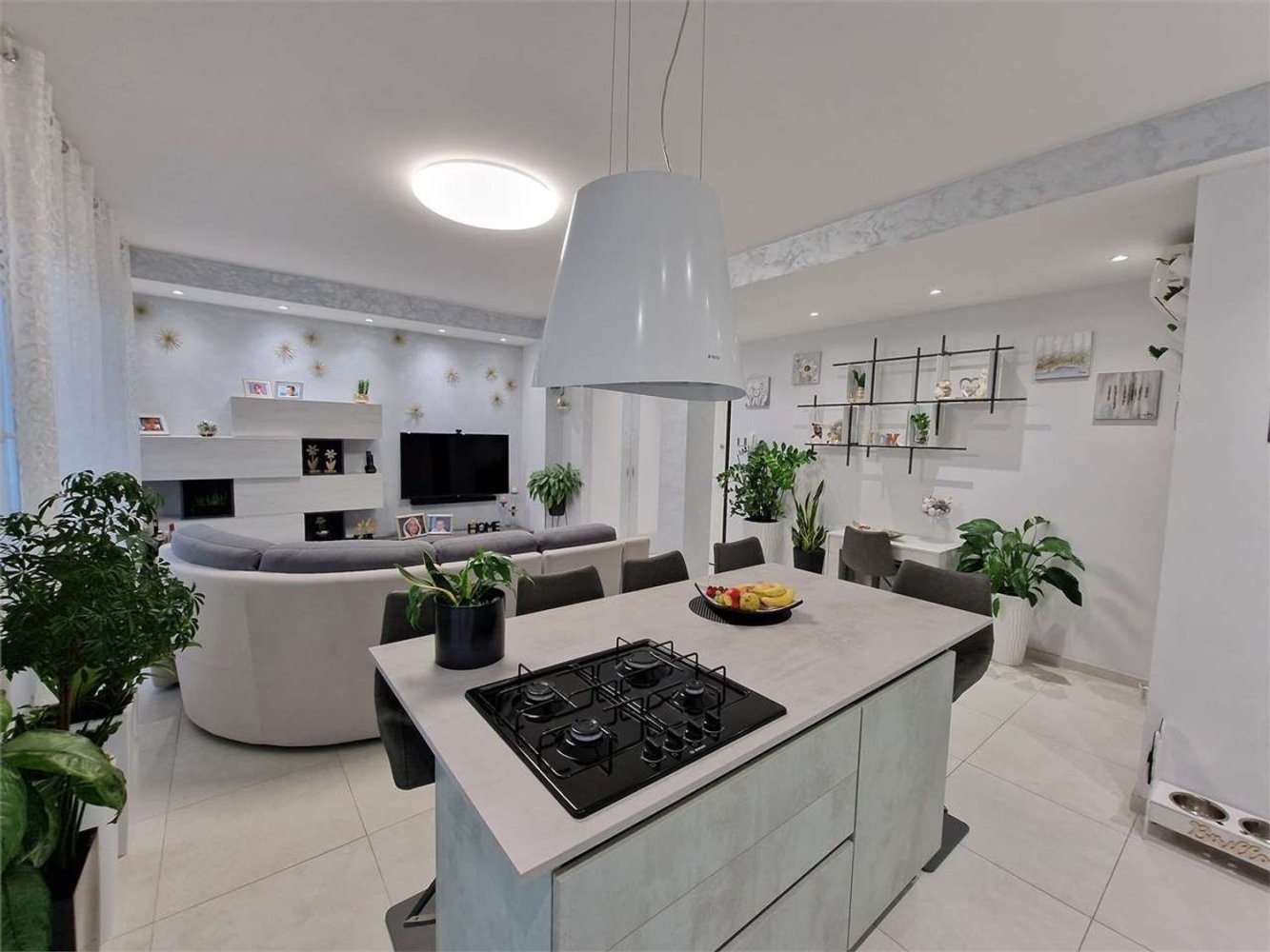 3 rooms Apartment in Como, Italy No. 5874