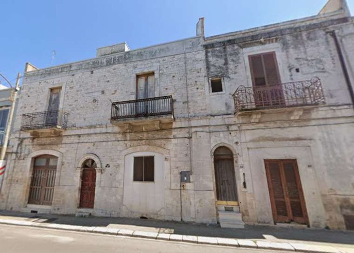 Квартира с 7 комнатами в Конверсано, Италия № 236597