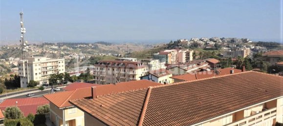 3 bedrooms Apartment in Catanzaro, Italy No. 104310 9