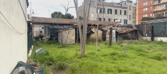 2 rooms House in Rome, Italy No. 23406 3