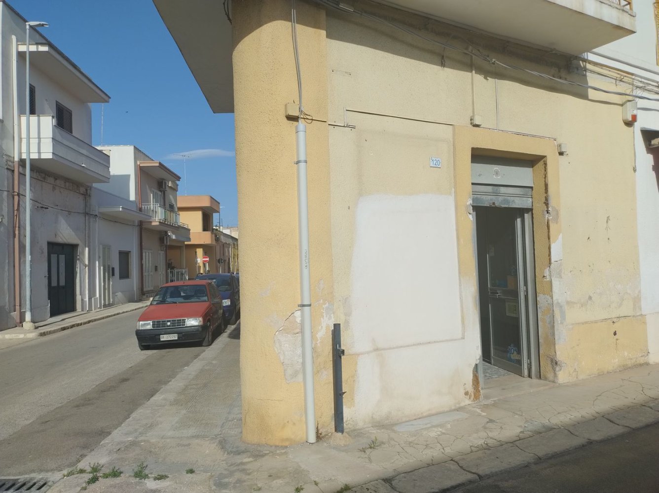 100m² Commercial property in San Donaci, Italy No. 381335