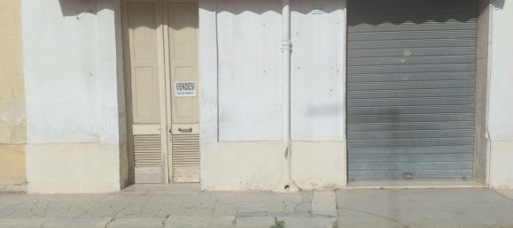100m² Commercial property in San Donaci, Italy No. 381335 8