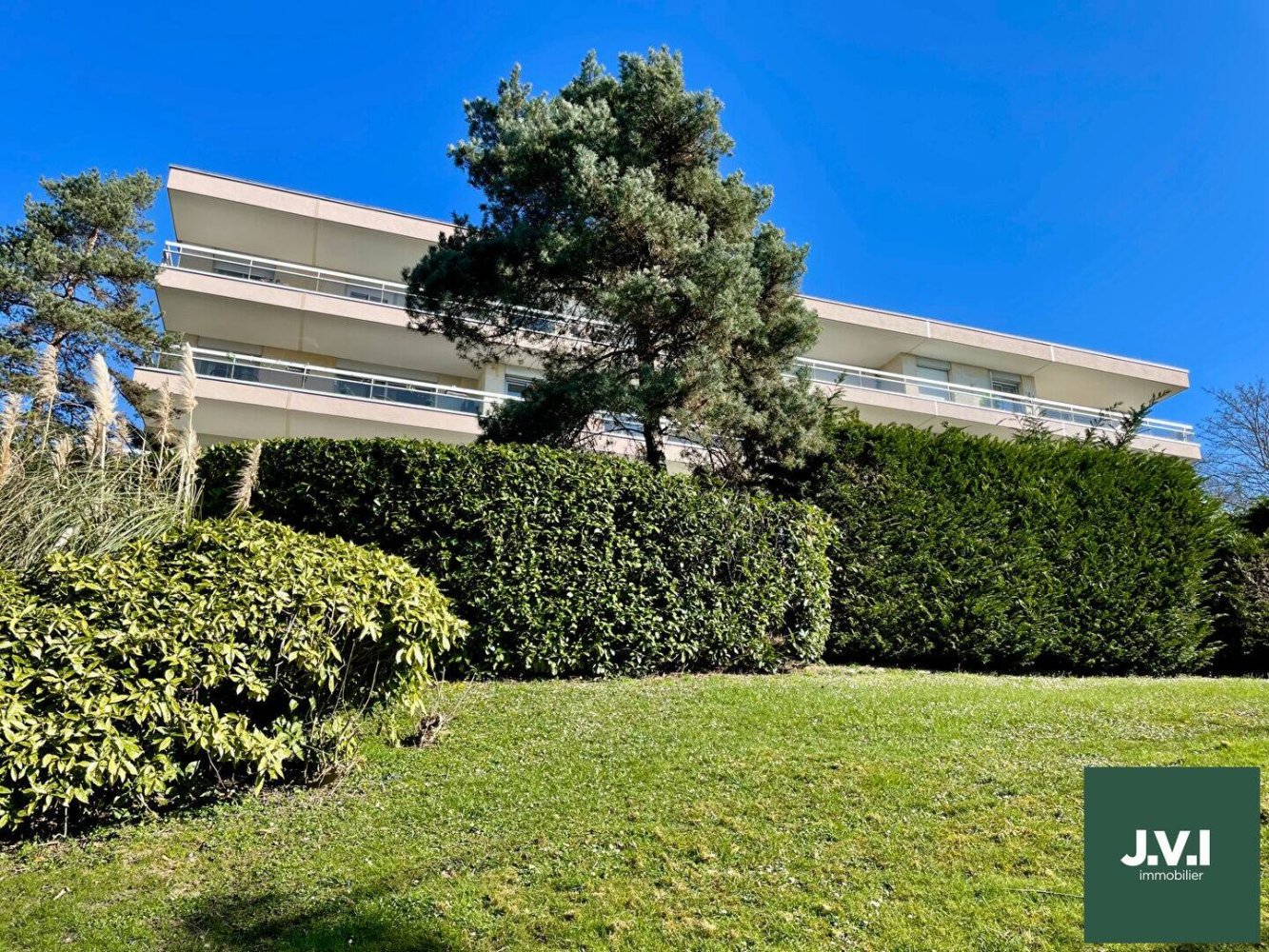 Квартира с 2 спальнями в Монморанси, Франция № 132293