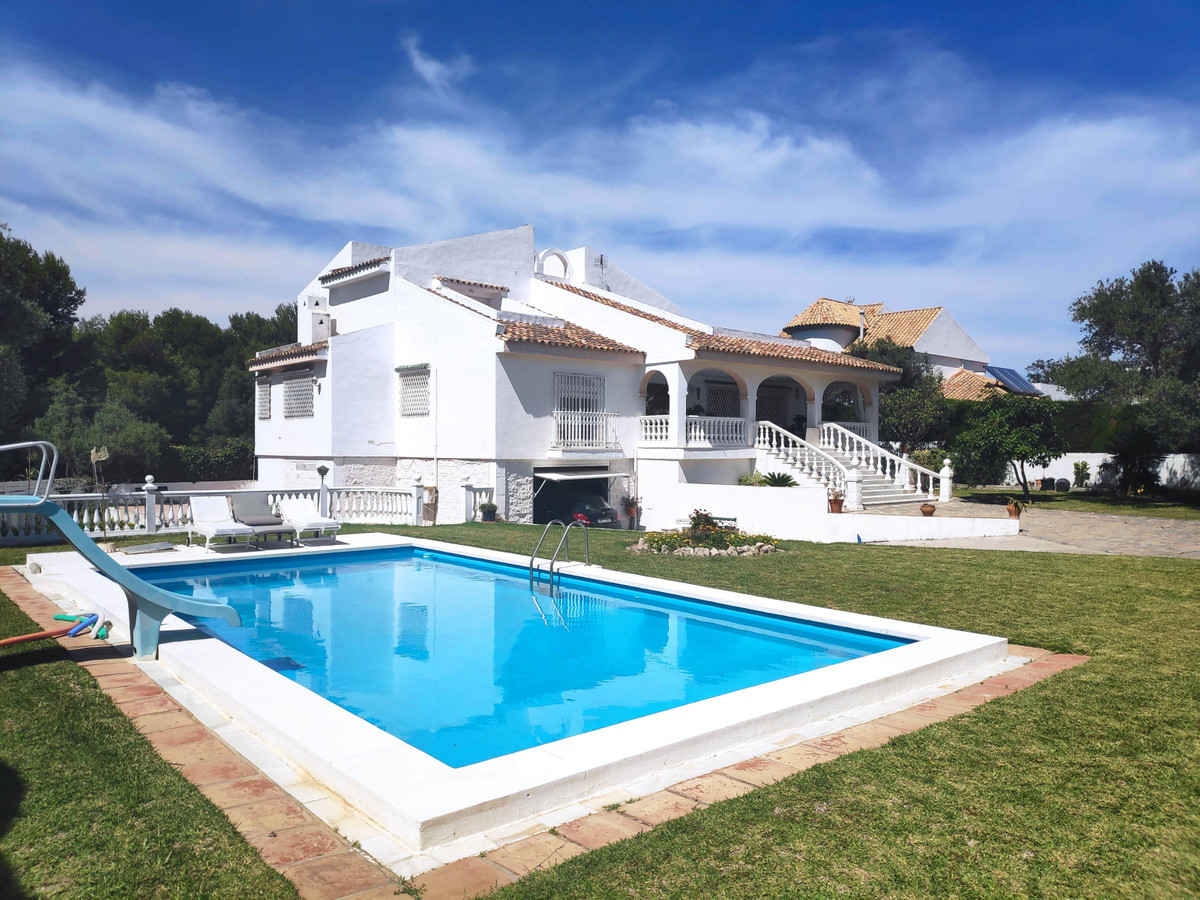4 bedrooms Villa in Churriana, Spain No. 60640