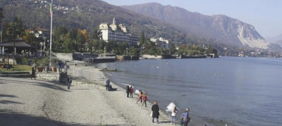 4 bedrooms House in Stresa, Italy No. 678 7