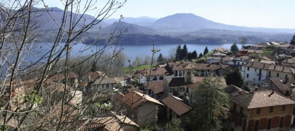 4 bedrooms House in Stresa, Italy No. 678 5