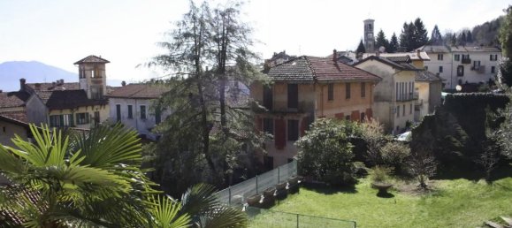 4 bedrooms House in Stresa, Italy No. 678 3