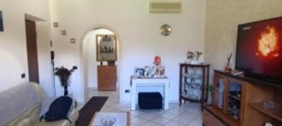 3 rooms Apartment in Malnate, Italy No. 181415 4