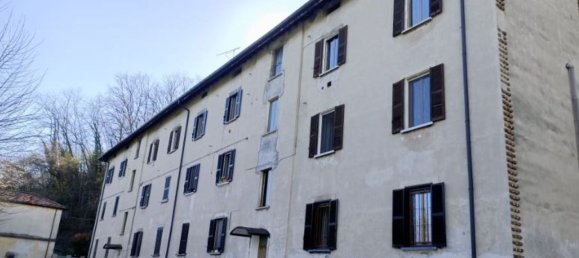 3 rooms Apartment in Malnate, Italy No. 181415 12