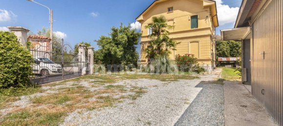 Casa de 2 dormitorios en Revello, Italy No. 270755 3