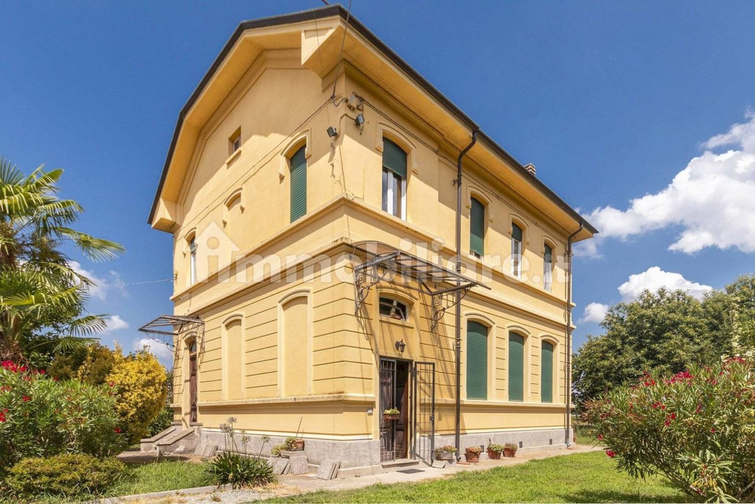 Casa de 2 dormitorios en Revello, Italy No. 270755