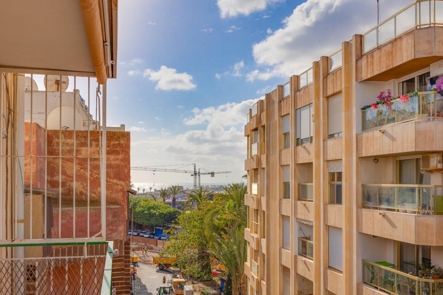 Apartamento de 3 dormitorios en Torrevieja, Spain No. 100177