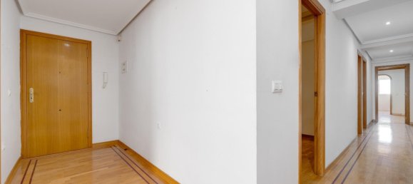 Apartamento de 3 dormitorios en Torrevieja, Spain No. 100177 6