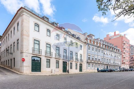 4 bedrooms Duplex in Lisbon, Portugal No. 115412