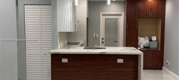 178.37 m² terreno en venta en Miami, Miami-Dade, Florida, USA № 615770 2