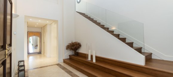 5 bedrooms Villa in Marbella, Spain No. 77543 10