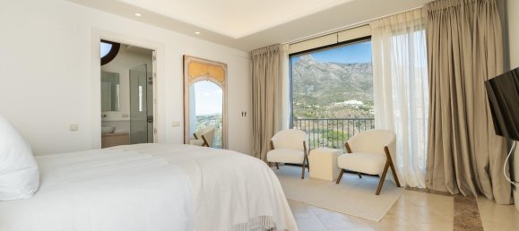 5 bedrooms Villa in Marbella, Spain No. 77543 24