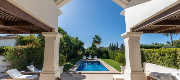 5 bedrooms Villa in Marbella, Spain No. 77543 6