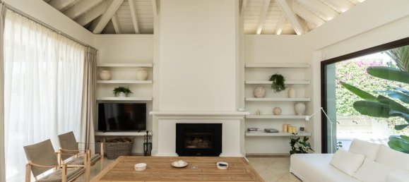 5 bedrooms Villa in Marbella, Spain No. 77543 11