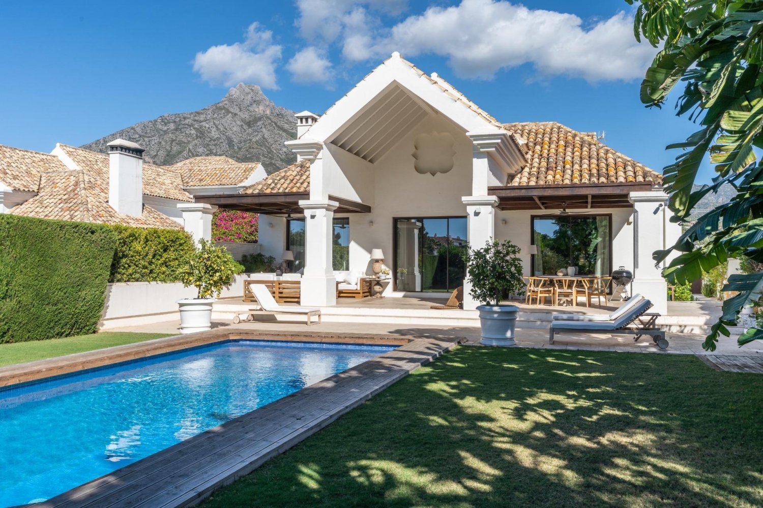 5 bedrooms Villa in Marbella, Spain No. 77543