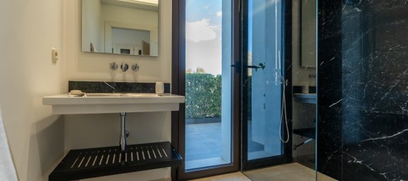 5 bedrooms Villa in Marbella, Spain No. 77543 34