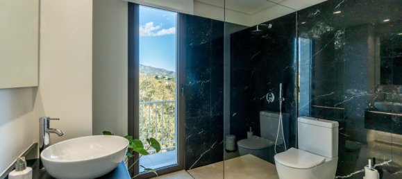 5 bedrooms Villa in Marbella, Spain No. 77543 20