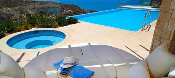 4 bedrooms Villa in Kouklia, Cyprus No. 10596 2