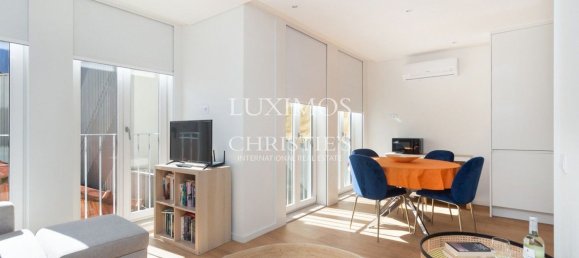 215m² Building in Porto, Portugal No. 115371 3