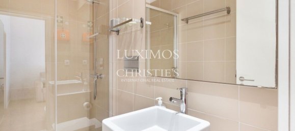 215m² Building in Porto, Portugal No. 115371 7