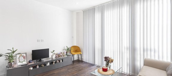 1 bedroom Apartment in Surrey, United Kingdom No. 8592 2