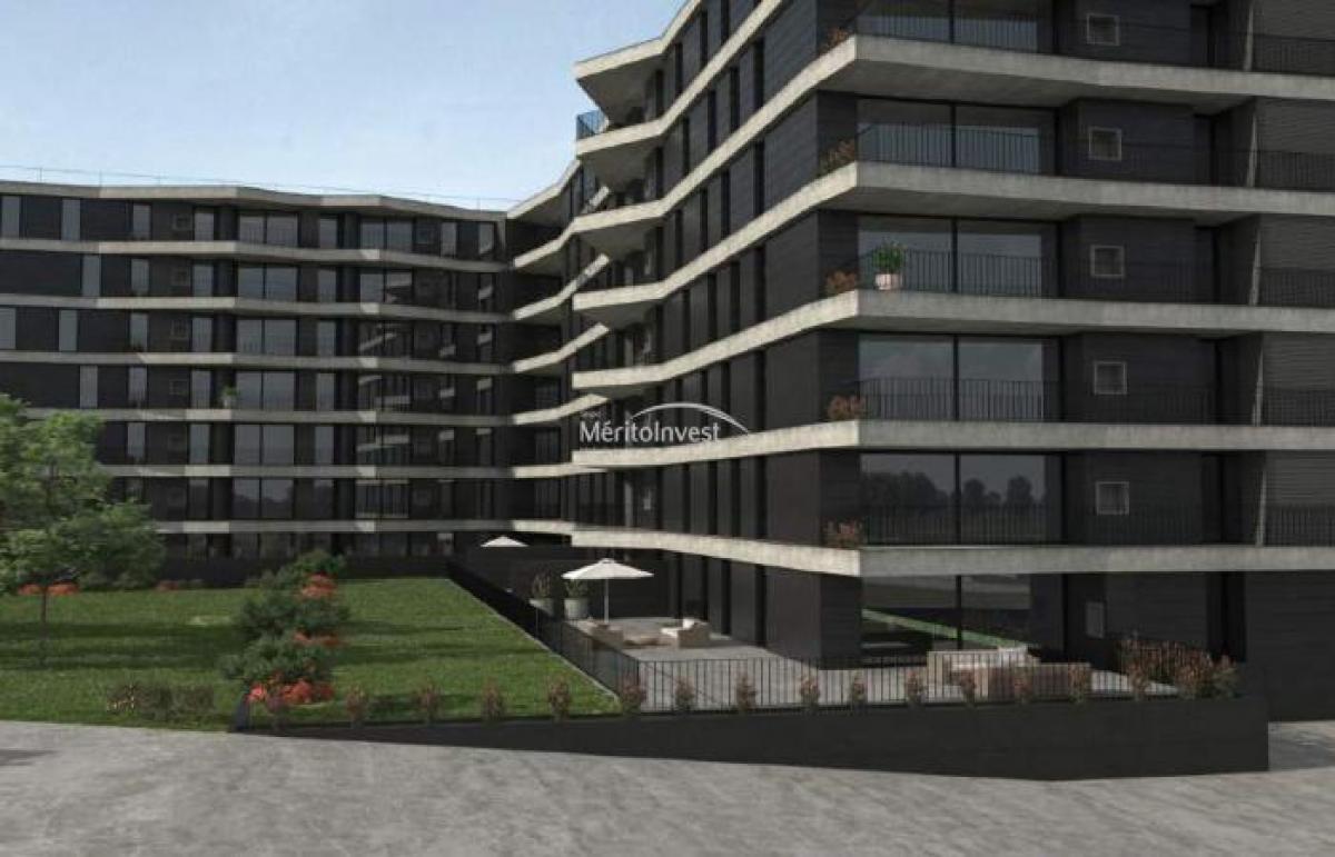 68m² Shop in Porto, Portugal No. 8026