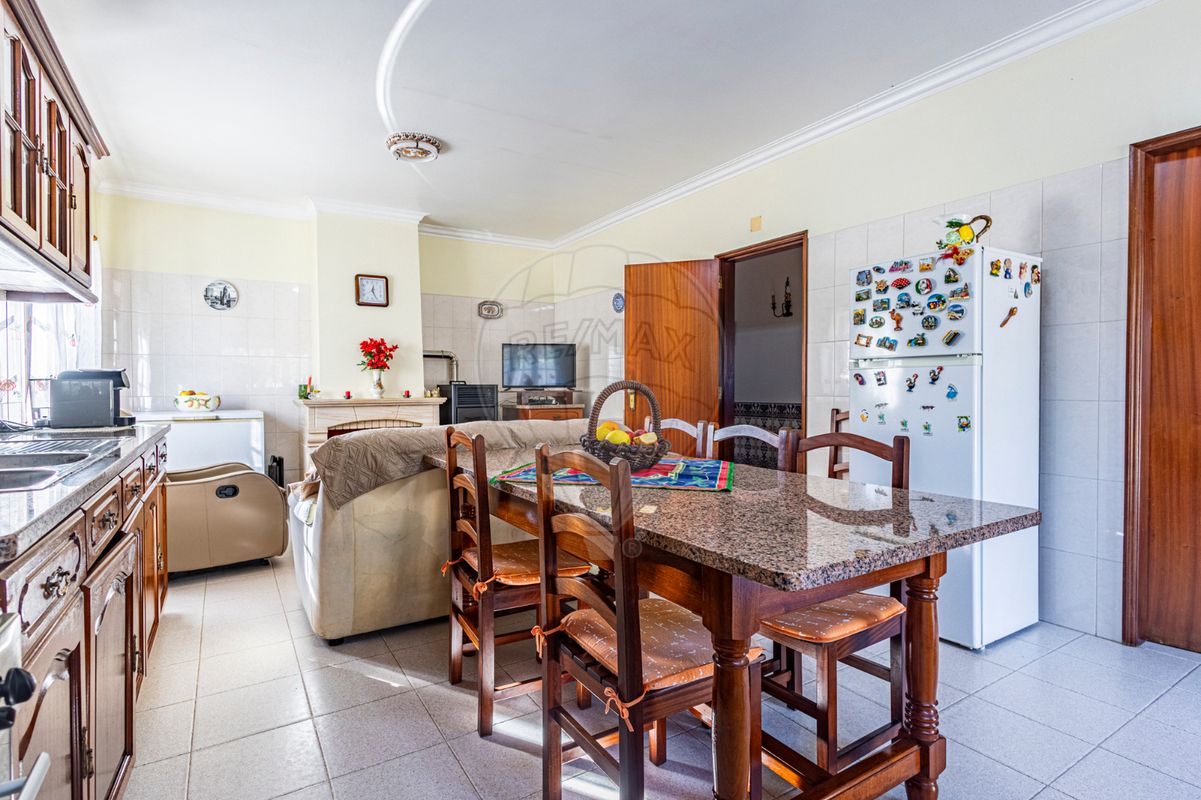 Casa T4 em Vale de Santarém, Portugal N.º 21085