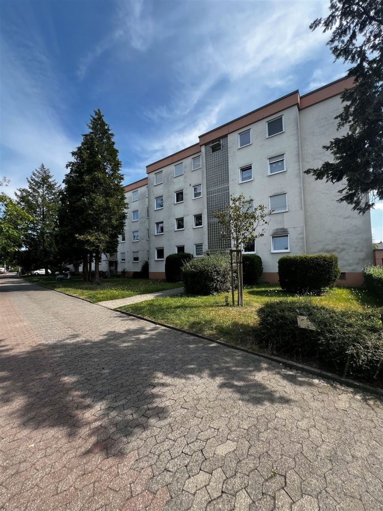 4 rooms Apartment in Erlangen, Germany No. 15426