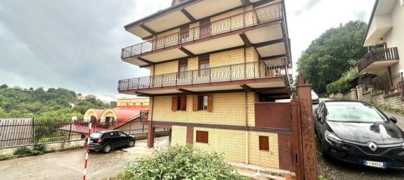 6 rooms Apartment in Frosinone, Italy No. 48264 3