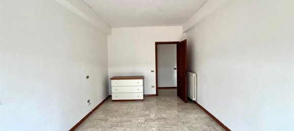 6 rooms Apartment in Frosinone, Italy No. 48264 25