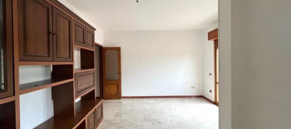 6 rooms Apartment in Frosinone, Italy No. 48264 8