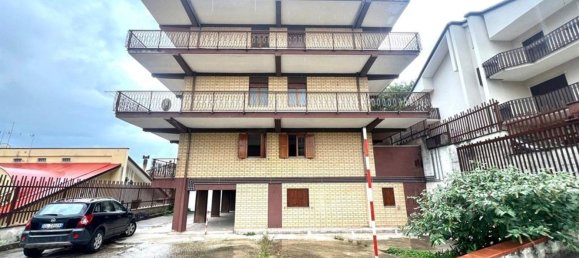 6 rooms Apartment in Frosinone, Italy No. 48264 4