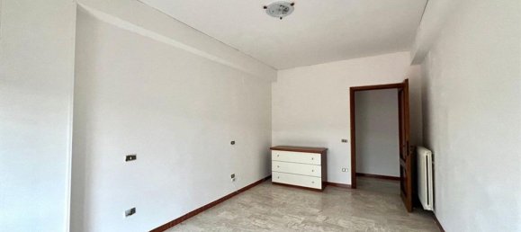 6 rooms Apartment in Frosinone, Italy No. 48264 24