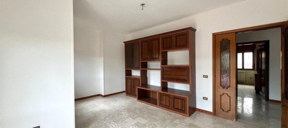 6 rooms Apartment in Frosinone, Italy No. 48264 11