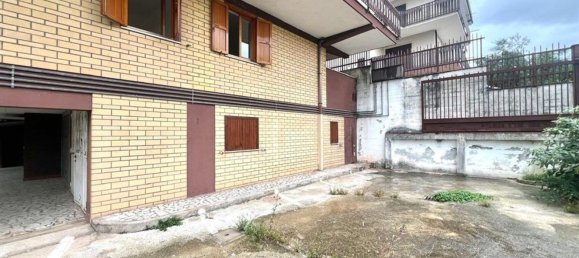 6 rooms Apartment in Frosinone, Italy No. 48264 2