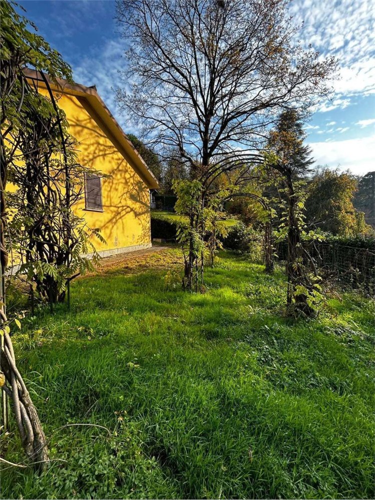 8-Zimmer Villa in Lipomo, Italy, Nr. 333705