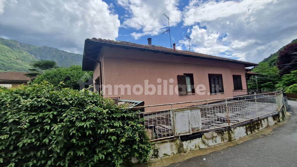 2 bedrooms Apartment in Omegna, Italy No. 322389