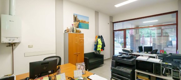 1 room Commercial property in Nova Milanese, Italy No. 80447 4