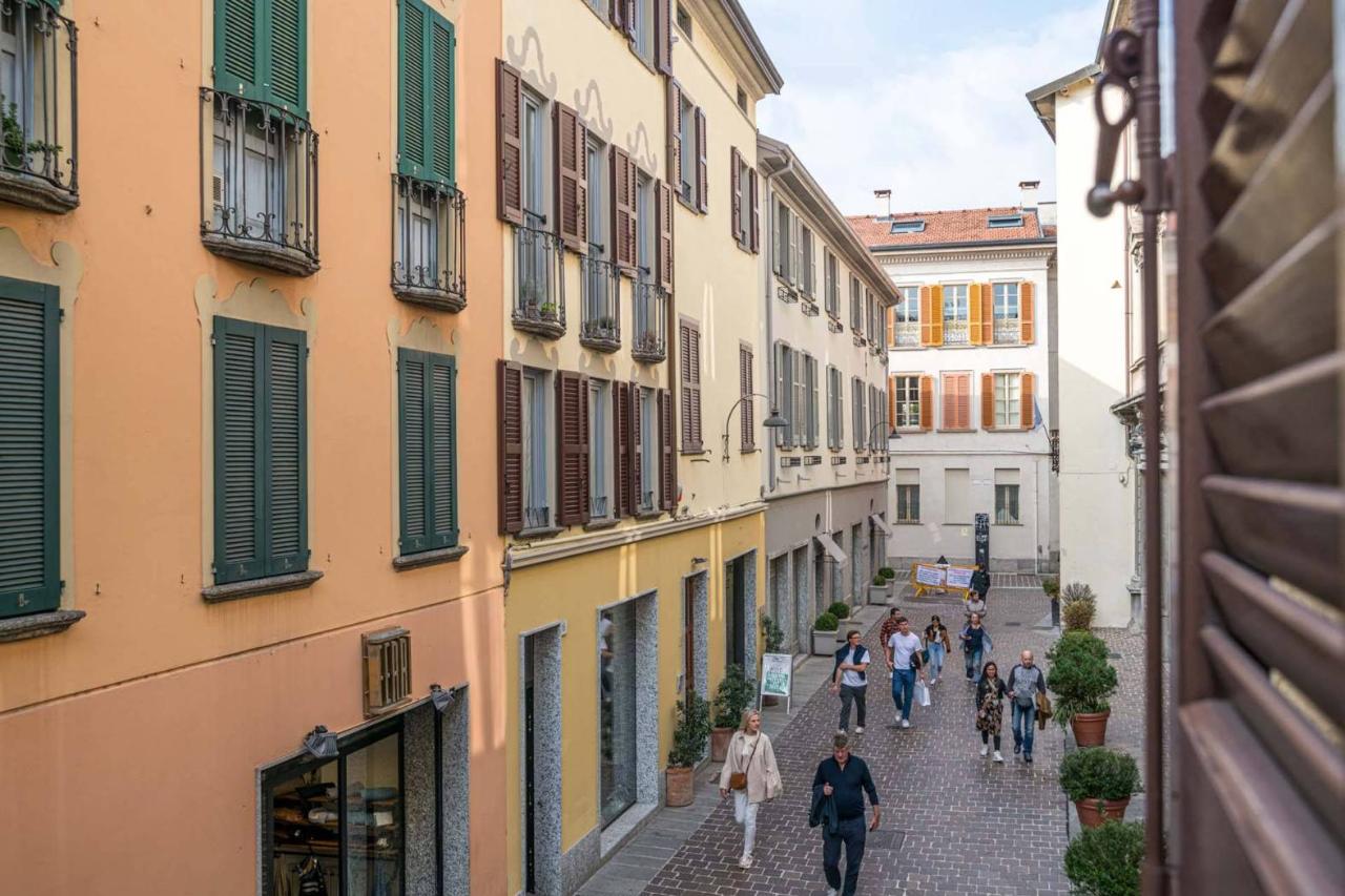 4 rooms Apartment in Como, Italy No. 170075