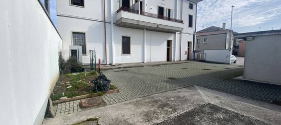 3 rooms Apartment in Bovolenta, Italy No. 217041 10