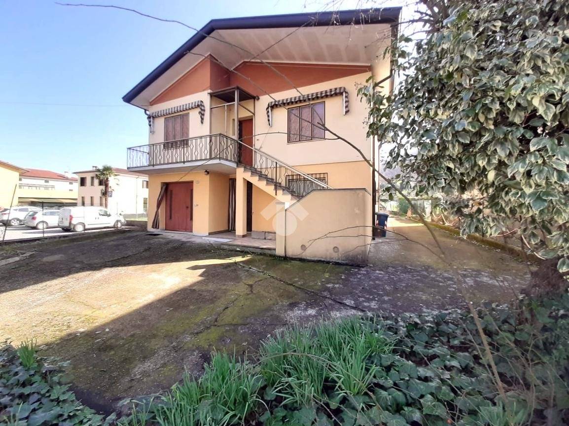 Casa de 2 dormitorios en Rovolon, Italy No. 216401